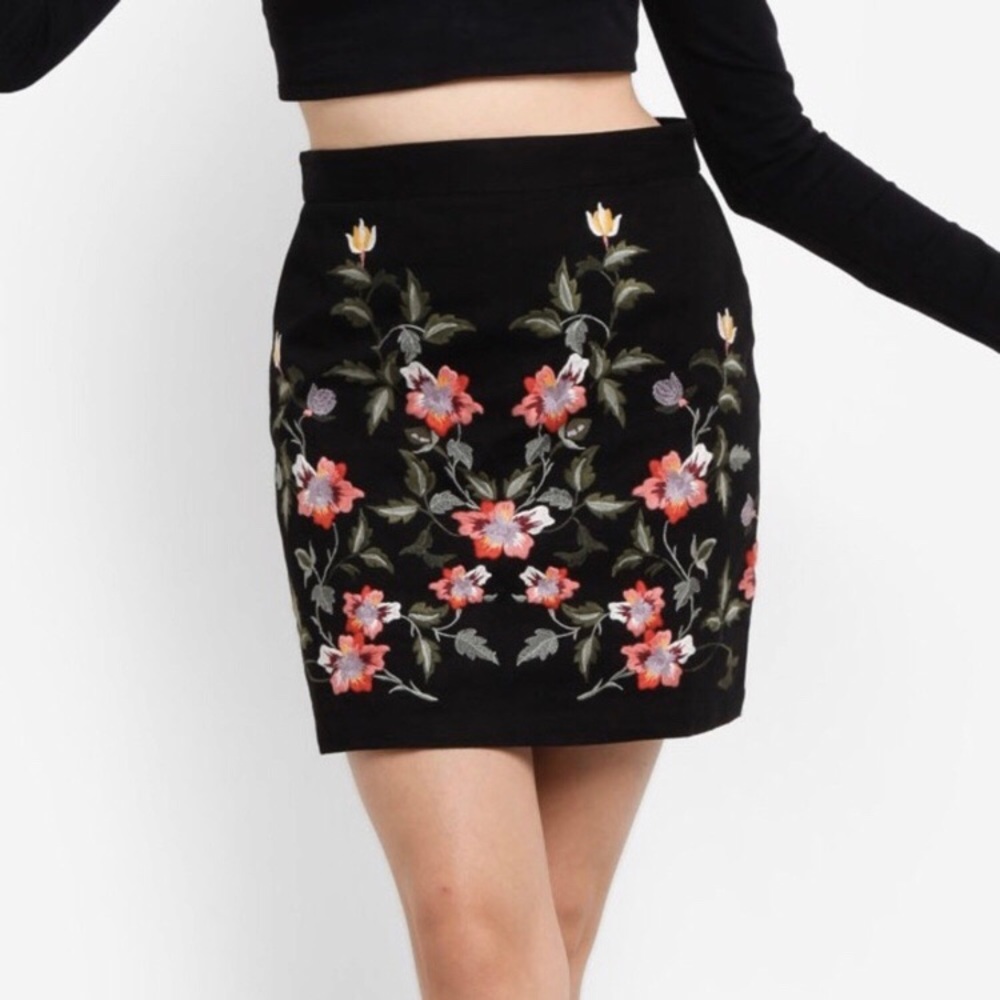 NWOT Topshop Denim Skirt - Picture 2 of 8